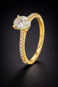 Anillo con halo y diamante oval de laboratorio