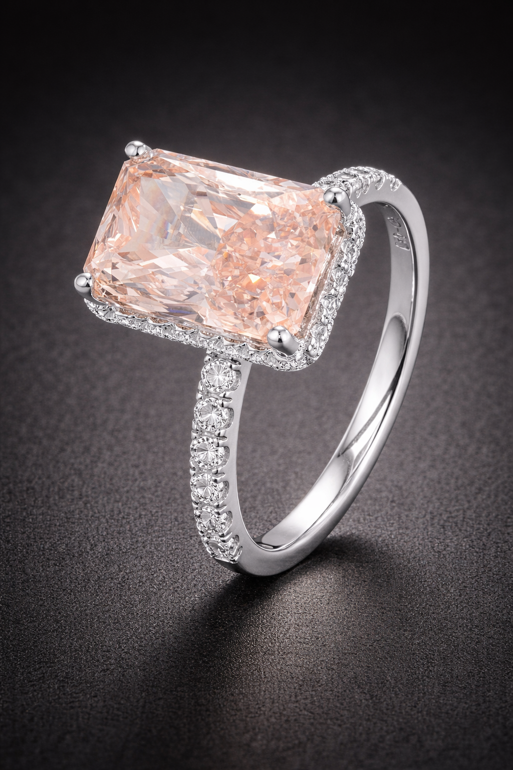 Anillo de diamante de laboratorio rosa