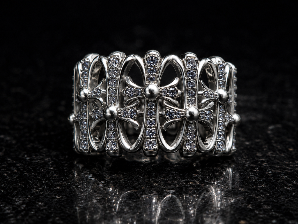 Anillo Chrome Hearts con Diamantes