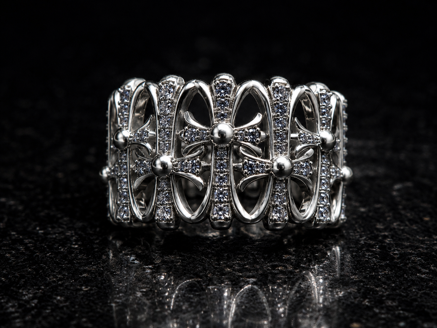 Anillo Chrome Hearts con Diamantes