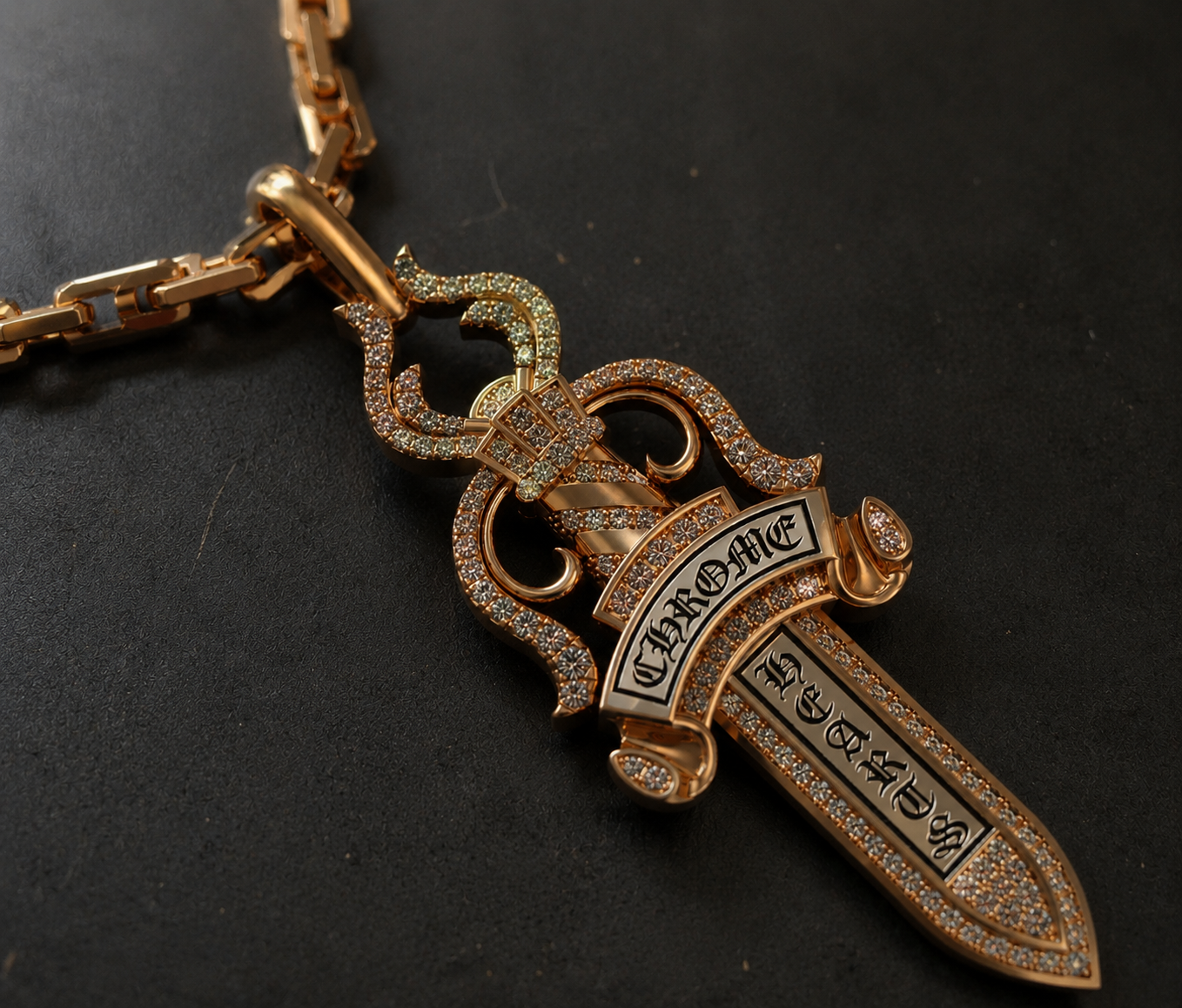 dije daga adiamantada chrome hearts