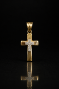Dije de cruz con diamantes en oro 14k