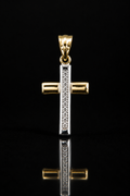 Dije cruz con diamantes en oro blanco y amarillo