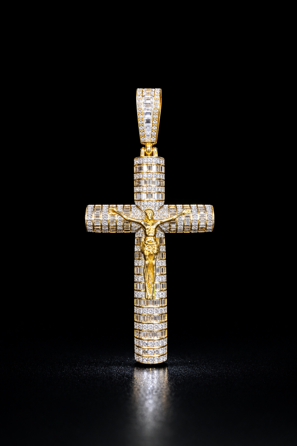 Dije cruz con cristo y diamantes naturales