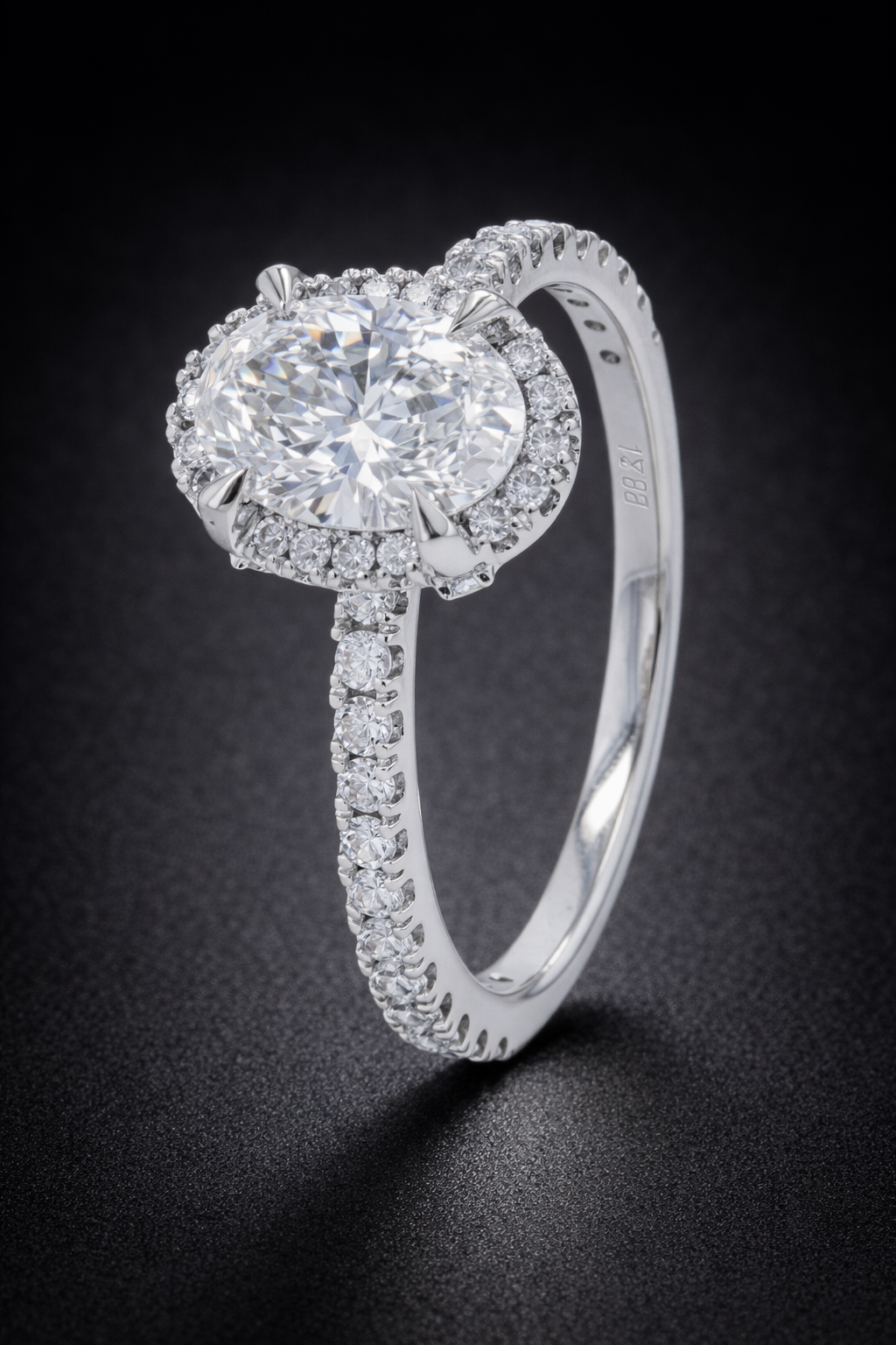 Anillo de diamantes de laboratorio