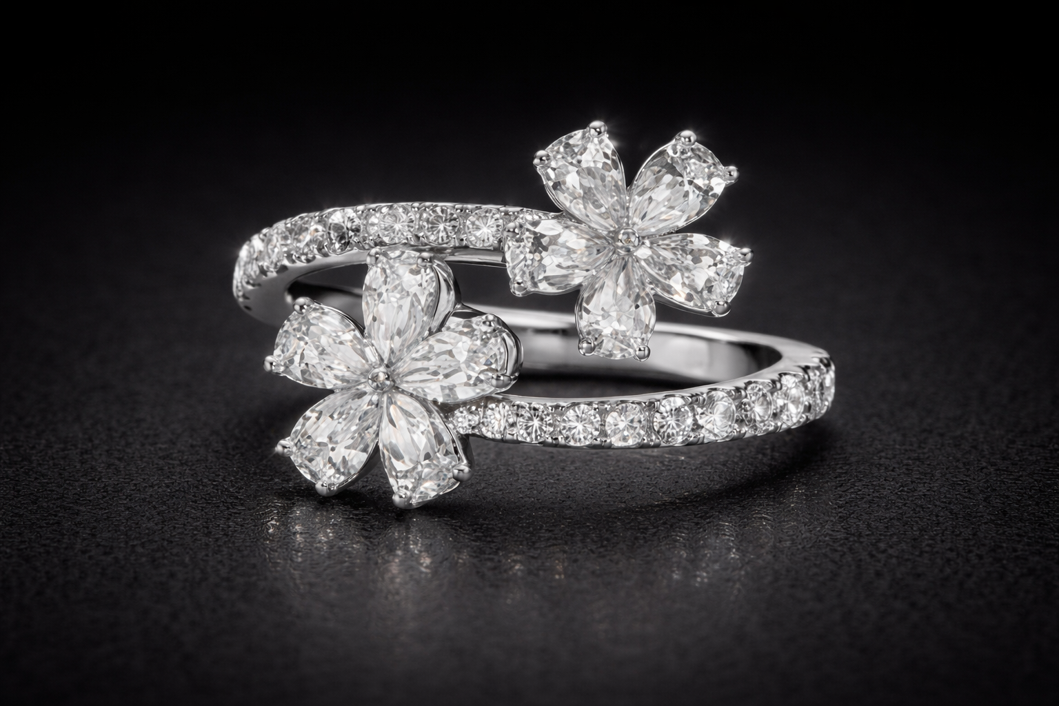 Anillo flores con diamante lab.