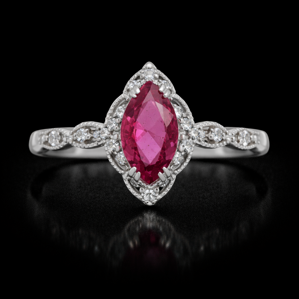Anillo de rubí central con diamantes