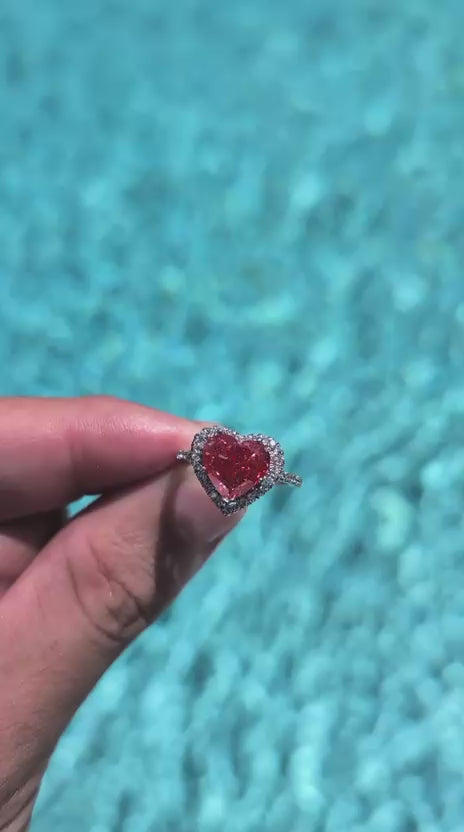 Anillo con diamante de laboratorio color vivid pink