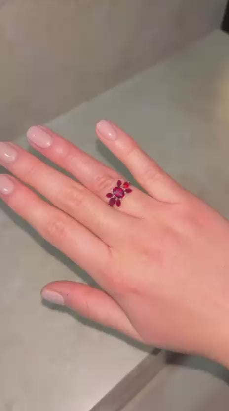 Anillo flor de rubis naturales