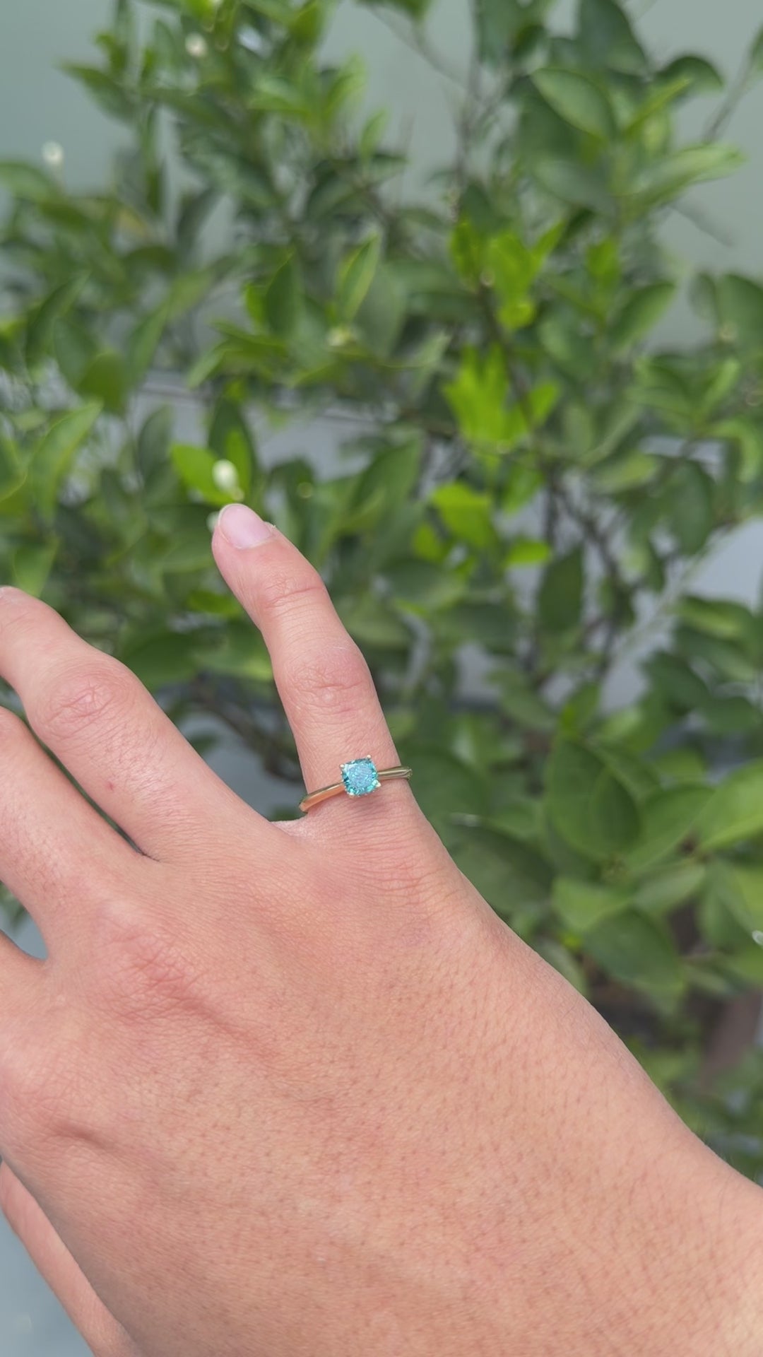 Anillo de diamante lab. vivid blue