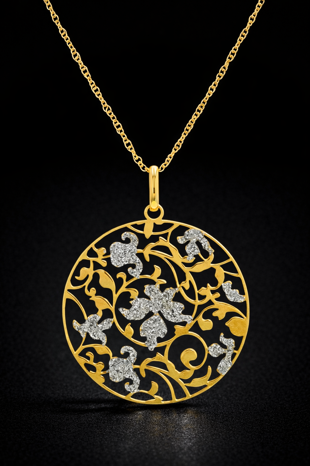 Dije de enredadera en oro 18k con diamantes naturales