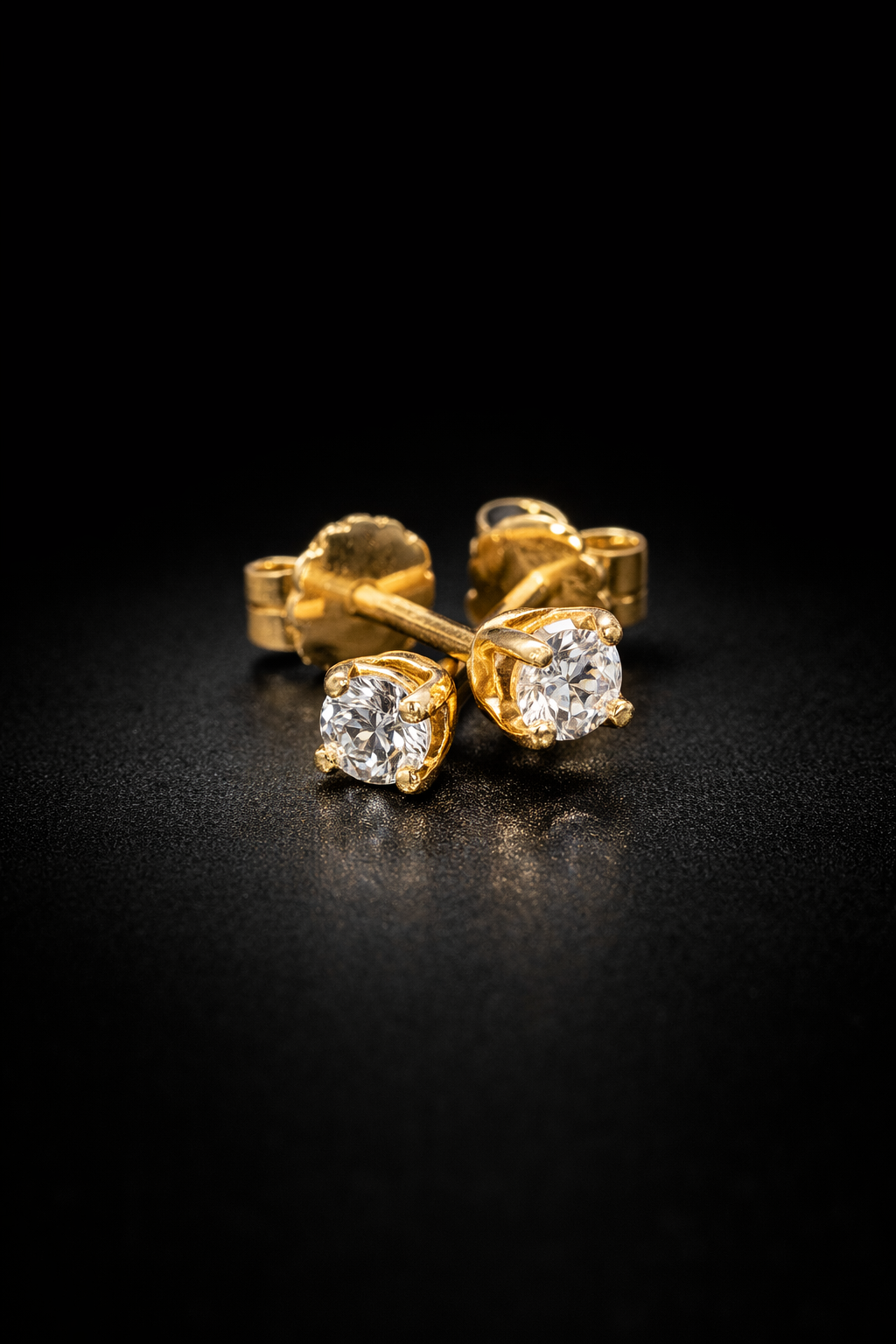 Aretes de broquel con diamante lab.